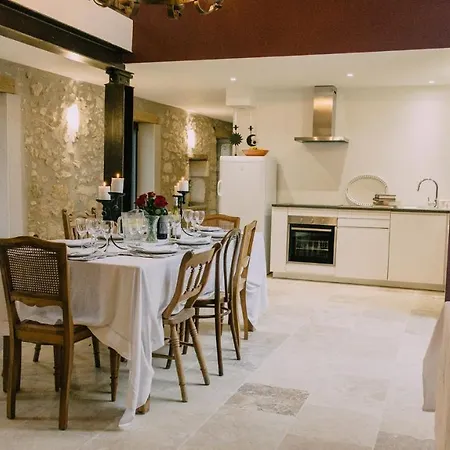 Chateau De Larrouze Gite *