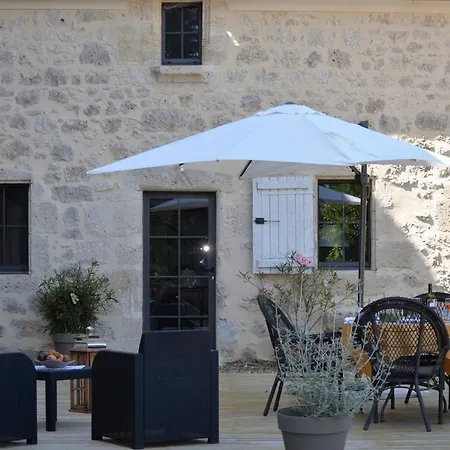 Chateau De Larrouze Gite 住宿加早餐酒店 *