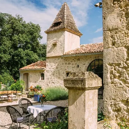 Chateau De Larrouze Gite 住宿加早餐酒店 康顿