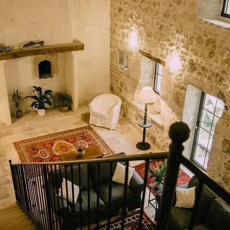Chateau De Larrouze Gite 住宿加早餐酒店 *